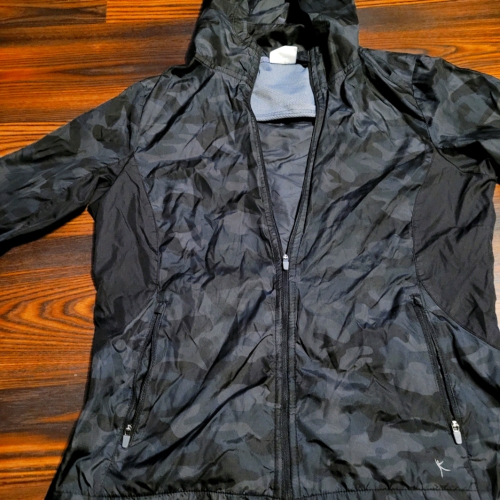 Danskin medium camo rain jacket.